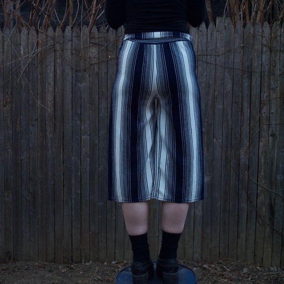 Vintage Striped Clam Diggers - Picture 4 of 4